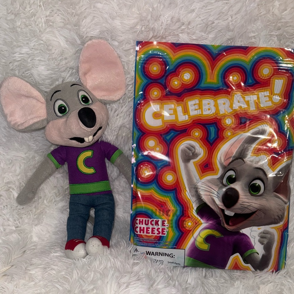 Chuck E Cheese plush bundle